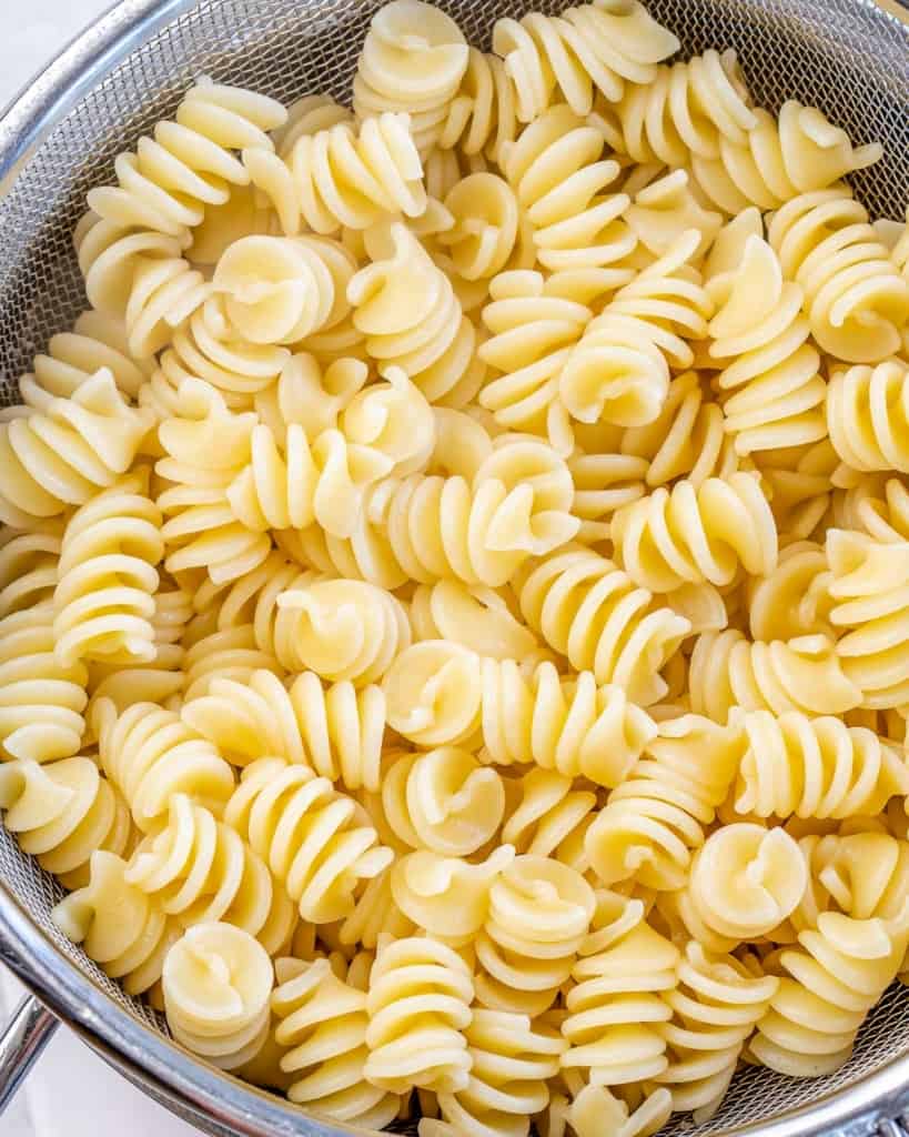 cooked pasta in colander