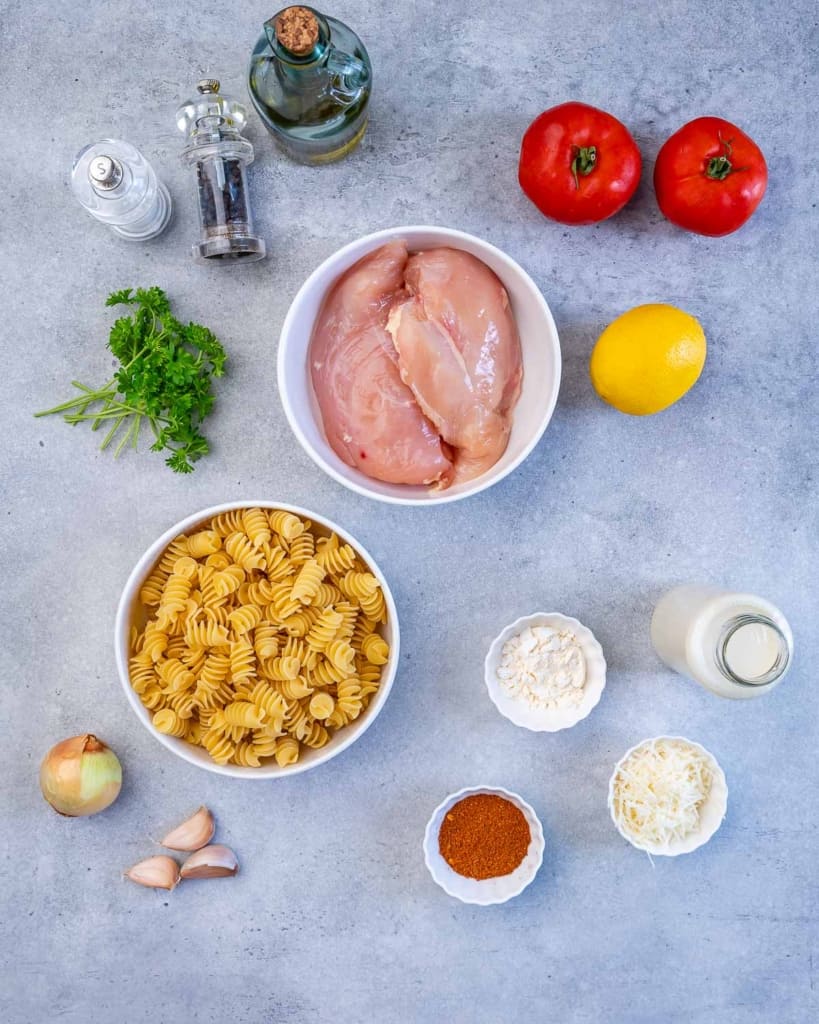 ingredients to make the chicken cajun pasta 