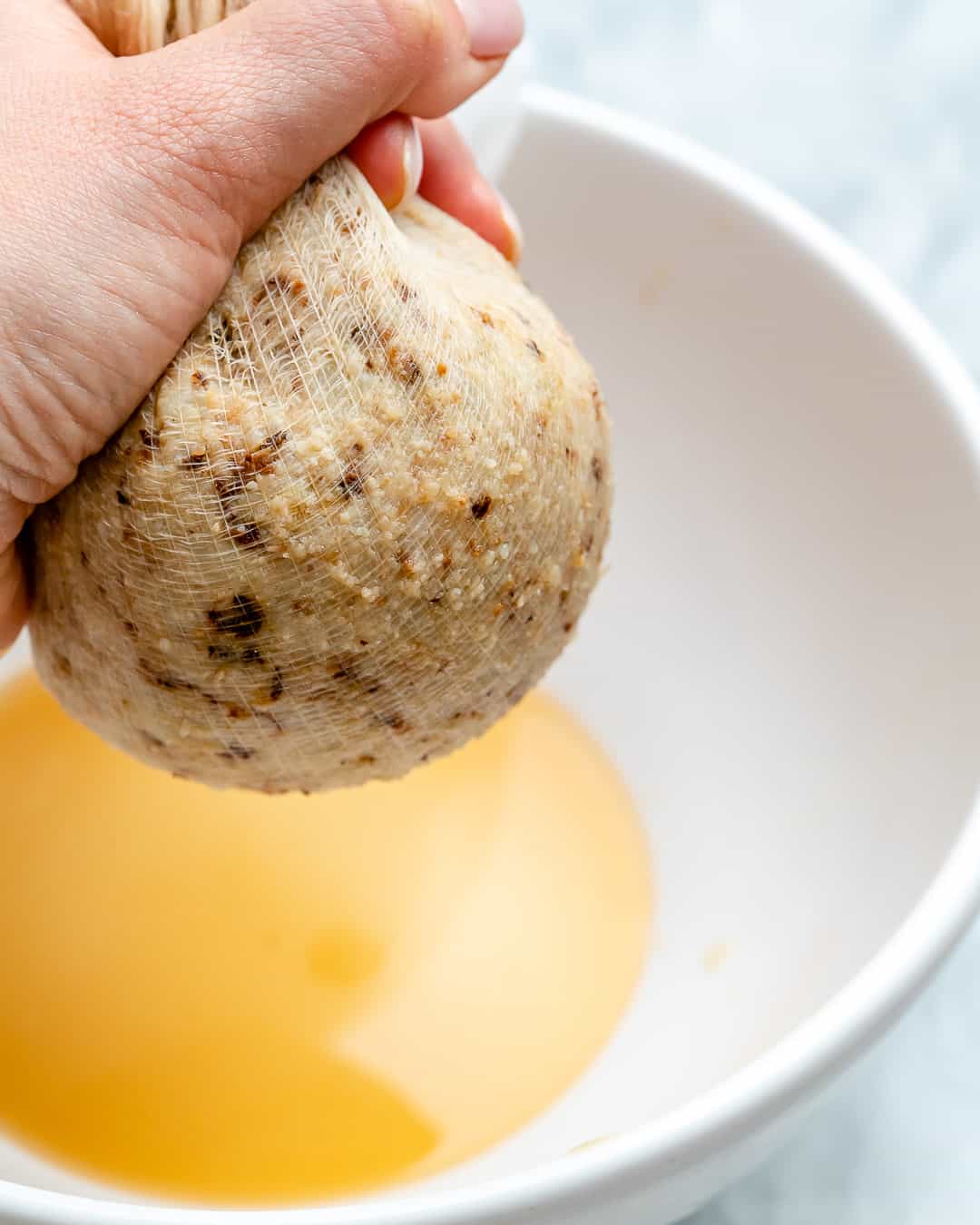 Place the rice in a thin towel and squeeze out the extra liquid. 
