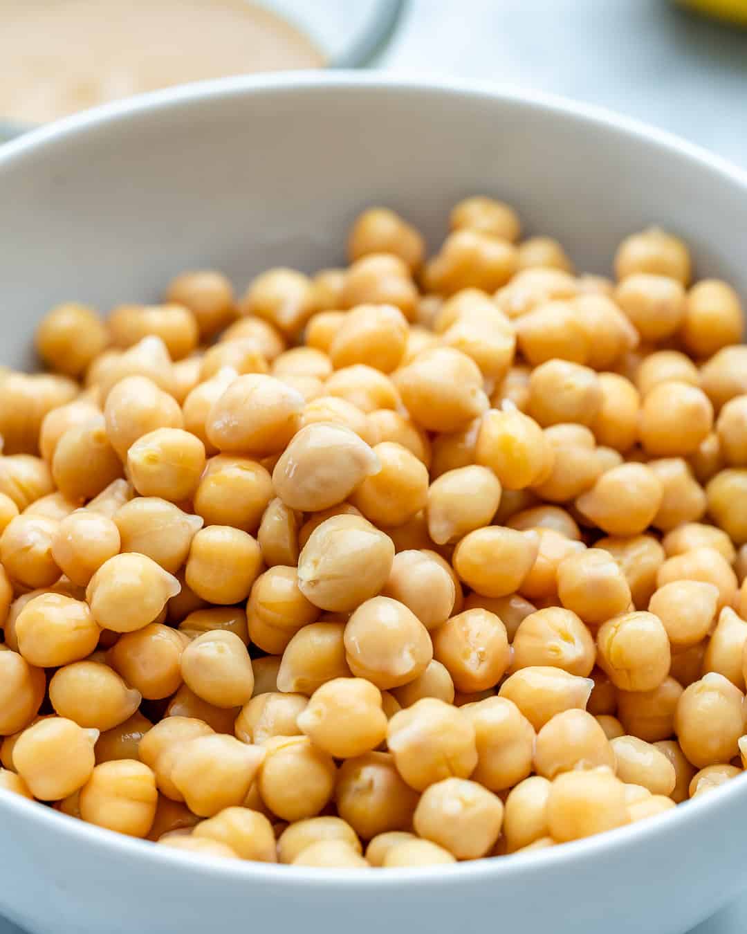 chickpeas rinsed and placed in a bowl.