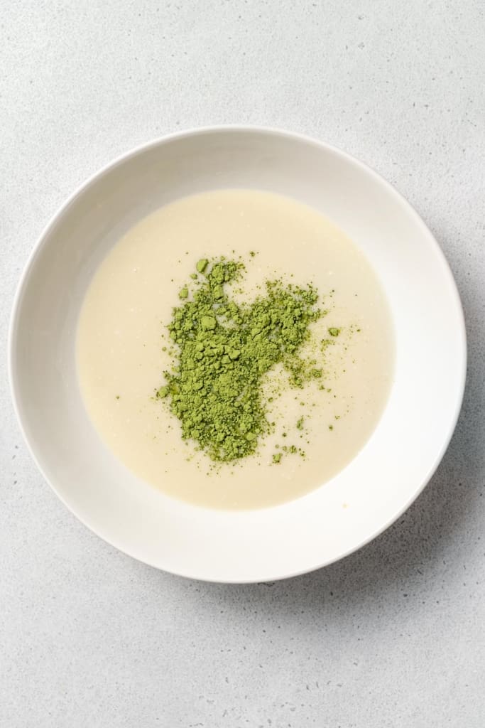 matcha powder on top of the milk